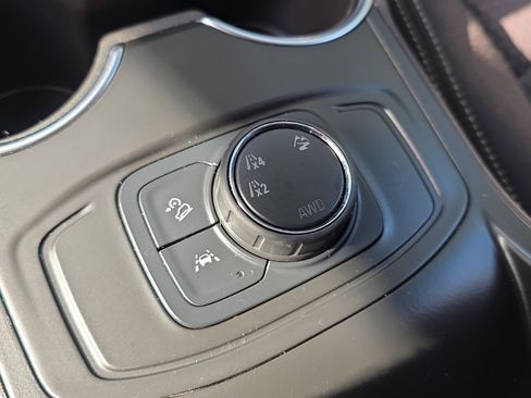 Used 2024 GMC Terrain SLE AWD/4WD image 32