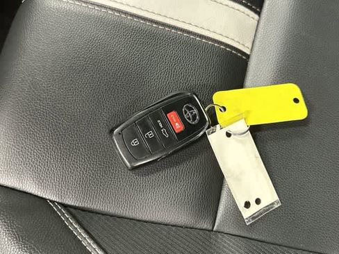 Used 2025 Toyota Camry SE image 32