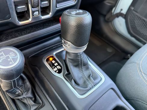 Used 2024 Jeep Wrangler Unlimited Sahara AWD/4WD image 20