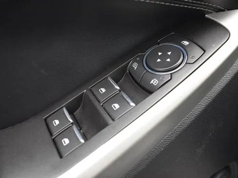 Used 2022 Ford Explorer XLT AWD/4WD image 21