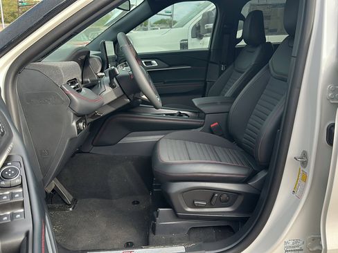 New 2026 Ford Explorer ST-Line w/ ST-Line Street Pack RWD image 15