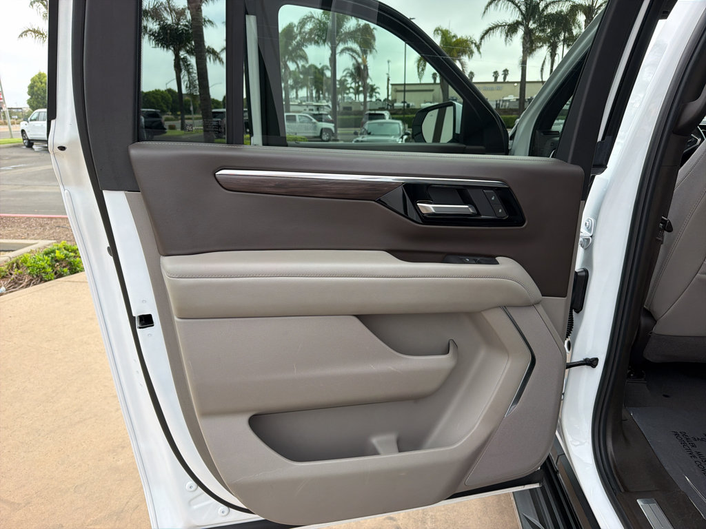 Used 2025 Chevrolet Suburban LT AWD/4WD image 15