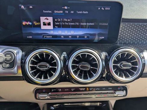 Used 2025 Mercedes-Benz GLB 250 4MATIC image 13