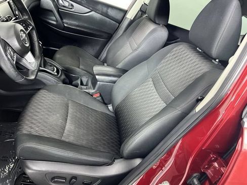 Used 2020 Nissan Rogue SV FWD image 18