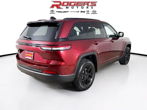 Certified 2025 Jeep Grand Cherokee Altitude AWD/4WD image 8
