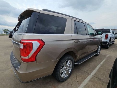 Used 2020 Ford Expedition XLT w/ Equipment Group 202A RWD image 3