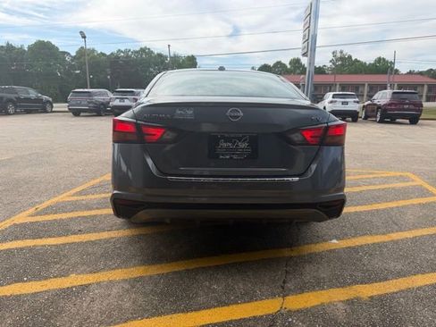 Used 2023 Nissan Altima 2.5 SV FWD image 11