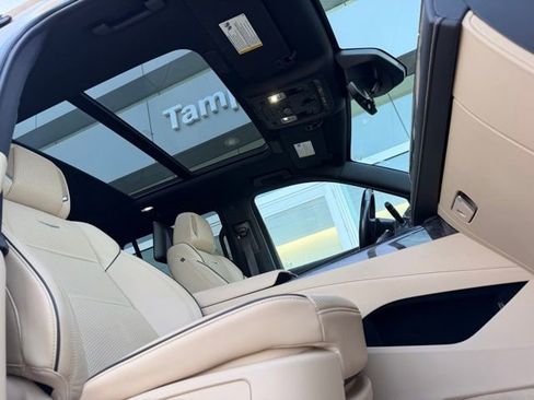 Used 2021 Cadillac Escalade Premium Luxury w/ LPO, Illumination Package image 10