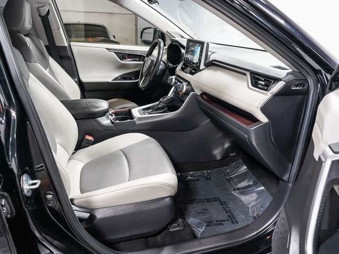 Certified 2021 Toyota RAV4 Limited FWD image 18