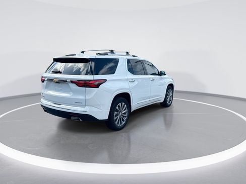 Used 2023 Chevrolet Traverse Premier FWD image 9