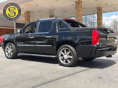 Used 2009 Cadillac Escalade EXT image 4