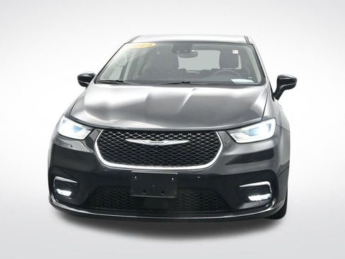 Used 2023 Chrysler Pacifica Touring-L FWD image 2