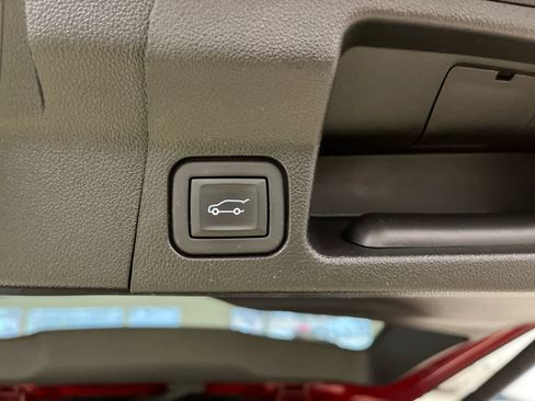 Used 2023 GMC Acadia SLE w/ Driver Convenience Package image 13