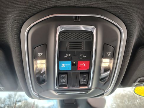 Certified 2025 Jeep Grand Cherokee L Laredo image 41