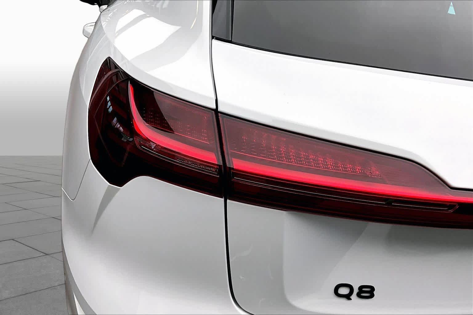 Used 2024 Audi Q8 e-tron Premium Plus w/ Premium Plus Package AWD/4WD image 26