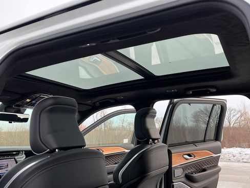 Used 2024 Jeep Grand Cherokee Summit image 42