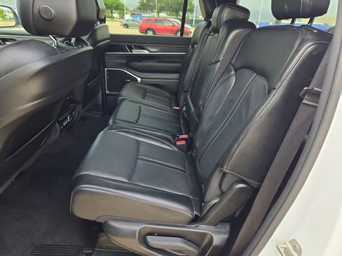 Used 2024 Jeep Wagoneer Series II w/ Flexible Seating Group RWD image 27