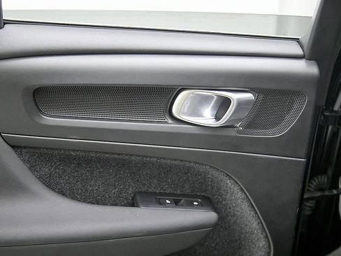 Certified 2023 Volvo XC40 B5 Plus image 20