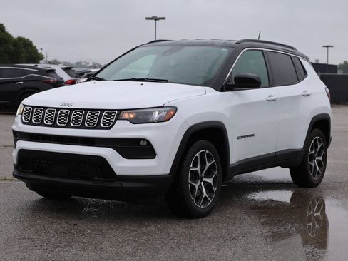 Used 2025 Jeep Compass Limited AWD/4WD image 6