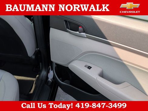 Used 2017 Hyundai Elantra SE FWD image 14