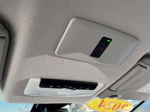 Used 2024 Nissan Versa SR w/ Trunk Package image 31