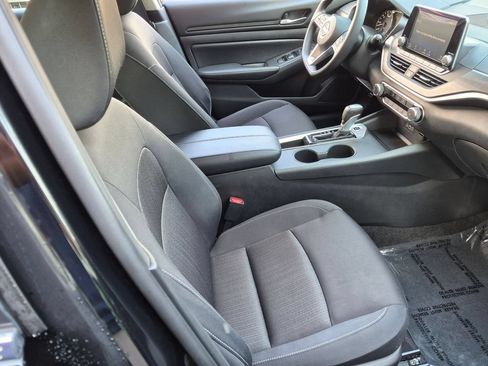 Used 2025 Nissan Altima 2.5 SV FWD image 28