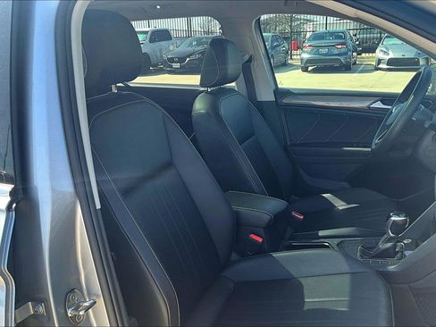 Used 2022 Volkswagen Tiguan SE image 10