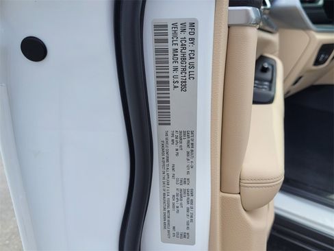 New 2024 Jeep Grand Cherokee Limited w/ Luxury Tech Group II image 14