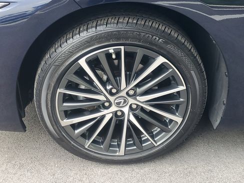 Used 2025 Lexus ES 350 w/ Premium Package image 4