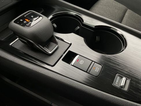 Used 2025 Nissan Rogue SV image 34