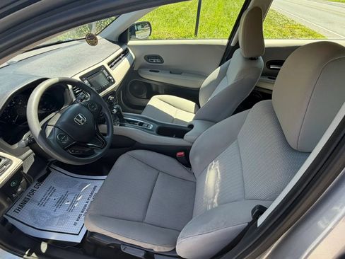 Used 2018 Honda HR-V LX image 10