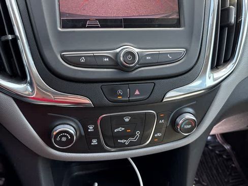 Used 2023 Chevrolet Equinox LS w/ LS Convenience Package FWD image 11