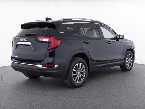 Used 2022 GMC Terrain SLT w/ Tech Package FWD image 3