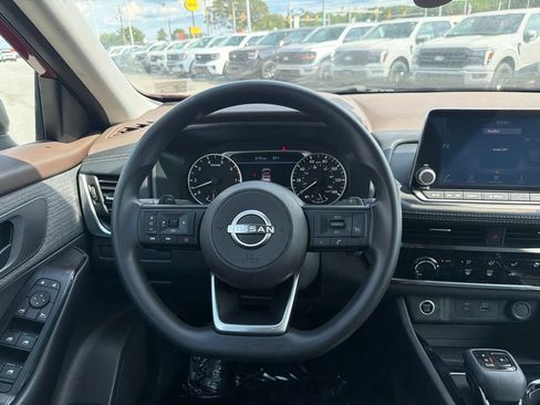 Used 2023 Nissan Rogue S AWD/4WD image 25