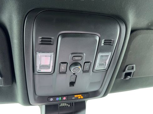 Used 2025 GMC Yukon Denali image 34