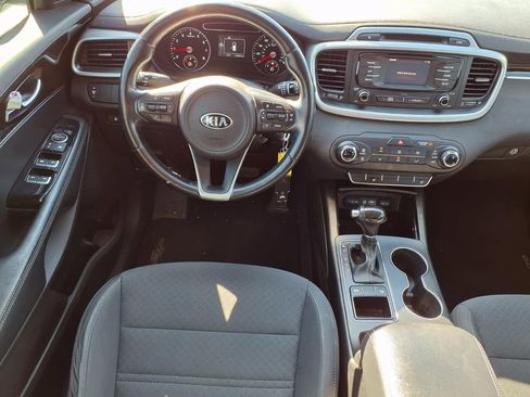 Used 2016 Kia Sorento FWD w/ LX Convenience Package image 3