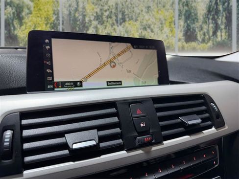 Used 2018 BMW 320i xDrive 320i xDrive image 24