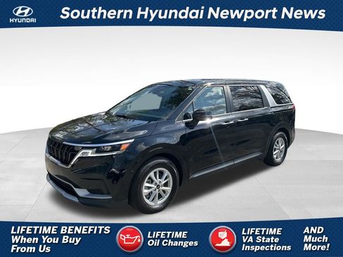 Used 2024 Kia Carnival LX FWD image 1