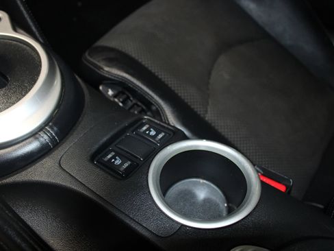 Used 2014 Nissan 370Z Touring w/ Sport Package RWD image 18
