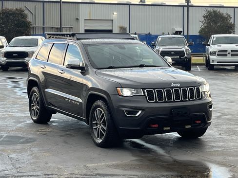 Used 2019 Jeep Grand Cherokee Limited AWD/4WD image 5