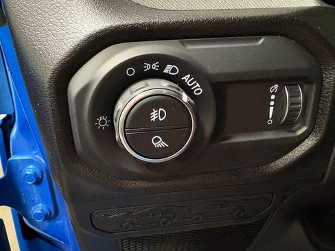 Used 2024 Jeep Gladiator Sport AWD/4WD image 12