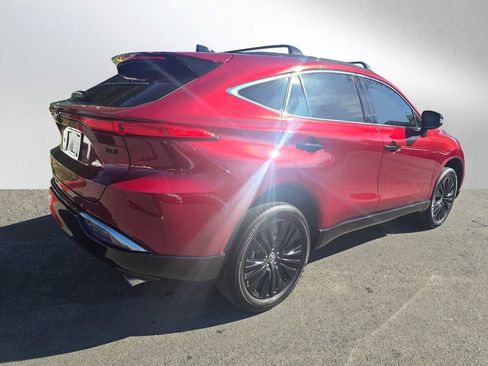 Used 2023 Toyota Venza Nightshade image 3