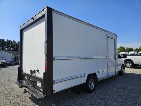 Used 2022 GMC Savana 3500 Extended w/ Power Convenience Package RWD image 6