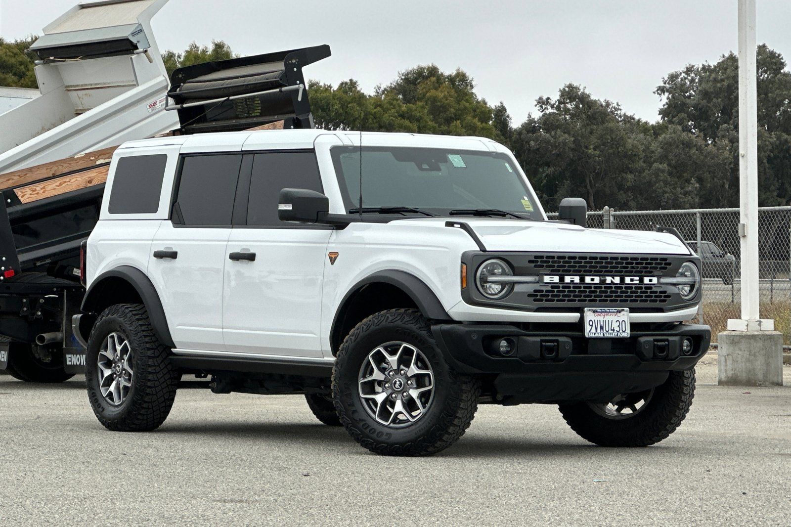 Used 2025 Ford Bronco Badlands AWD/4WD image 2