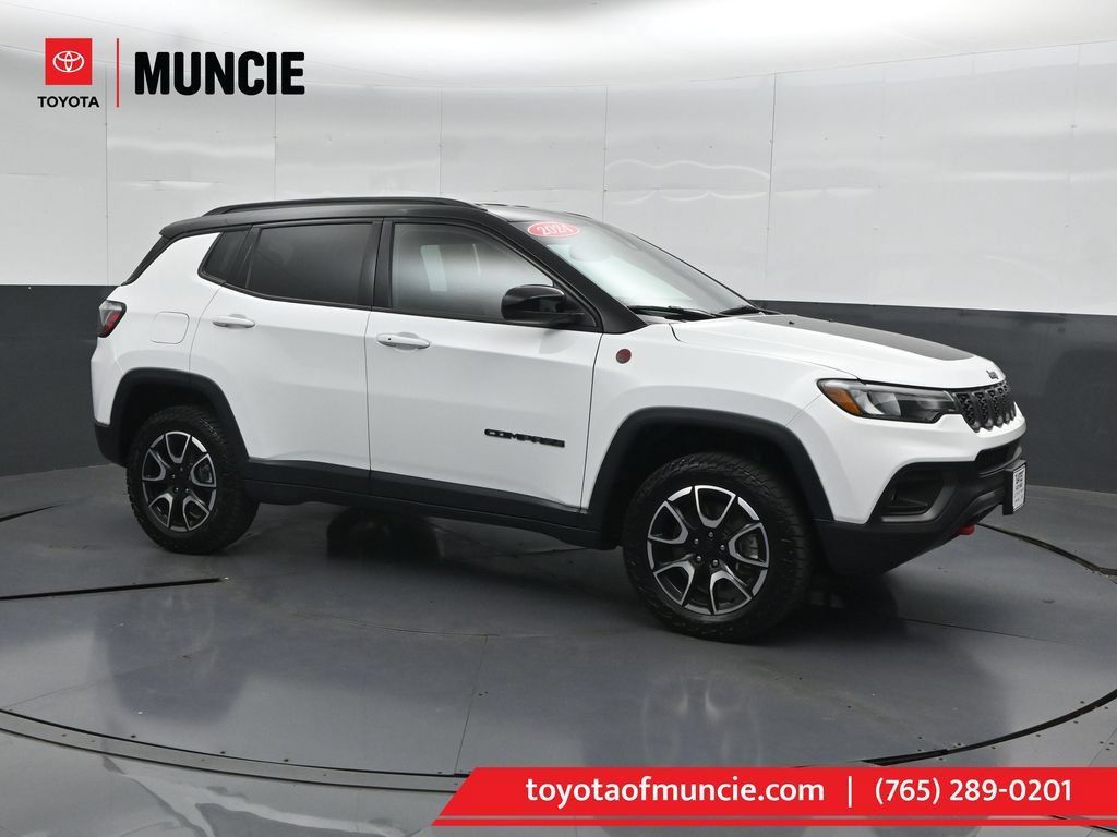 Used 2024 Jeep Compass Trailhawk AWD/4WD image 1