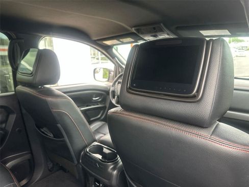 Used 2021 Nissan Titan PRO-4X w/ Pro-4x Convenience Package AWD/4WD image 16