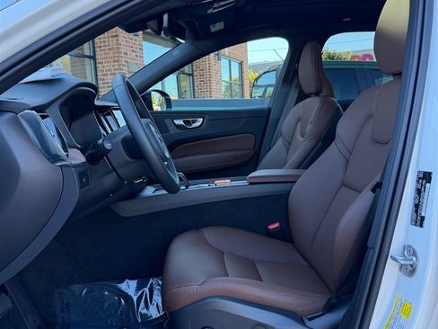 Used 2024 Volvo XC60 B5 Plus Dark w/ Climate Package image 9