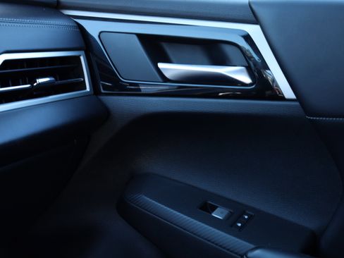 Used 2023 Mitsubishi Outlander SE image 12