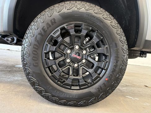 New 2026 GMC Canyon Elevation w/ Convenience Package image 9