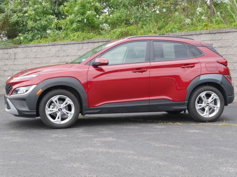 Used 2023 Hyundai Kona SEL w/ Convenience Package FWD image 3